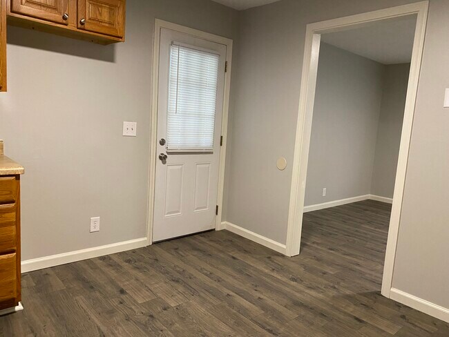 Building Photo - 115 Kemmons Dr