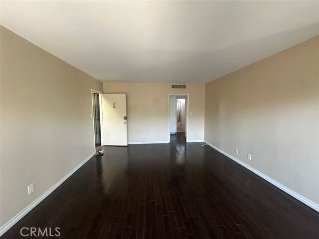 Foto del edificio - 9070 Huntington Dr