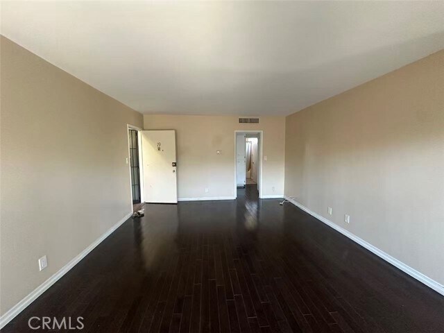 Foto del edificio - 9070 Huntington Dr