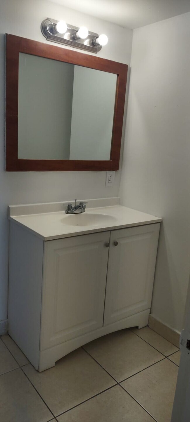 Foto del edificio - 488 NW 165th St