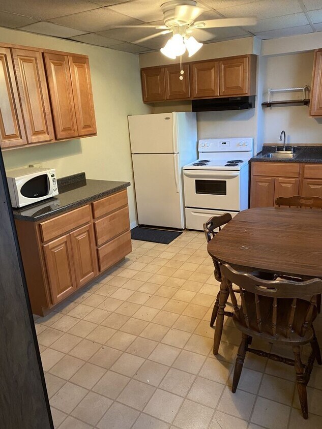 Foto del edificio - Fully Furnished 2 room efficiency