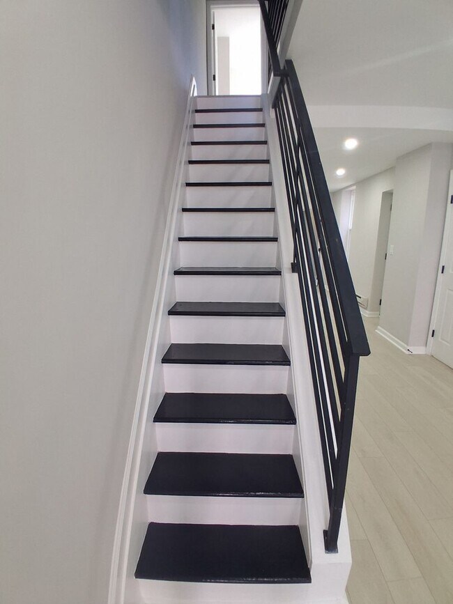 Foto del edificio - Beautiful Newly Renovated 4 Bedroom Home Now Available in Mantua