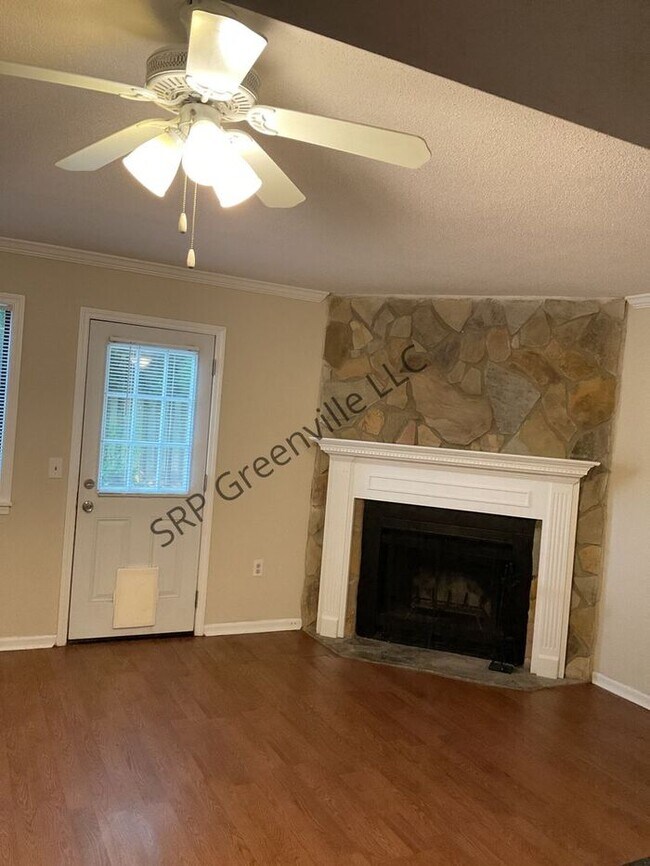 Building Photo - 2 Bedroom Townhome in Taylors, SC