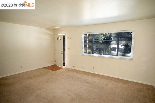 Building Photo - 3055 Davis St