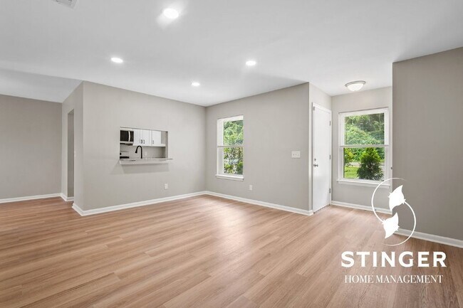 Building Photo - 2 Bedroom / 2 Bath Unit For Rent In Beaufort