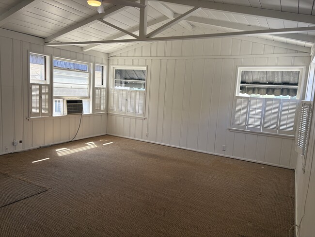 Building Photo - 117 Apolena Ave