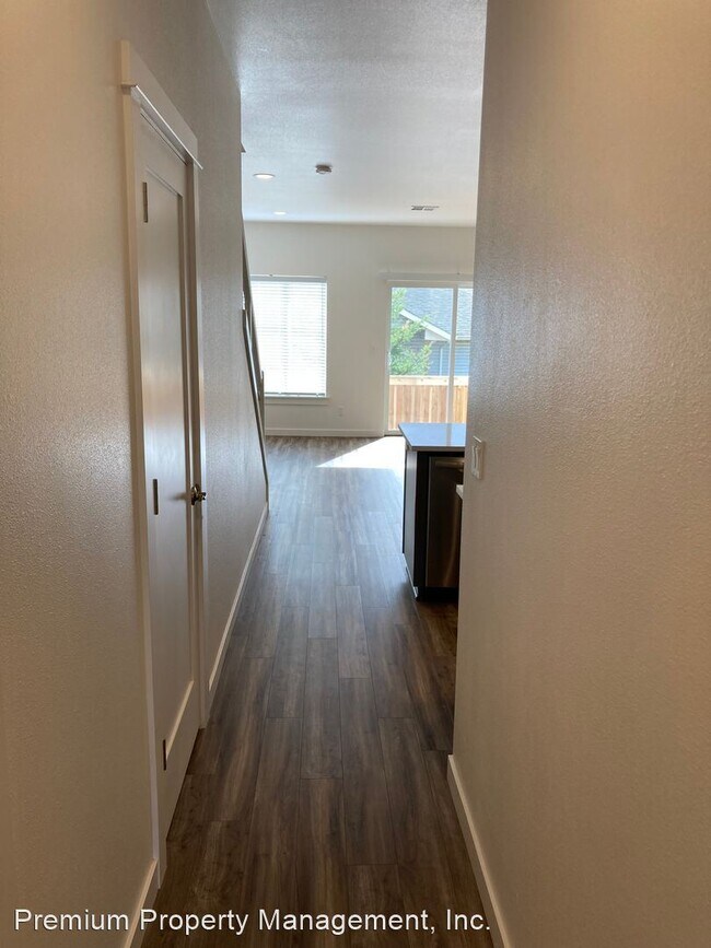 Building Photo - 6181 Blue River Dr SE