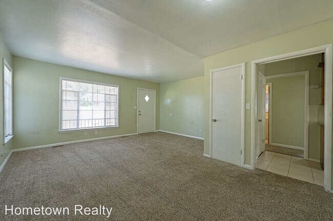 Building Photo - 3 br, 1.5 bath House - 2516 NE 14th Street