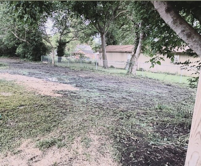 Building Photo - 408 Bowen Ave