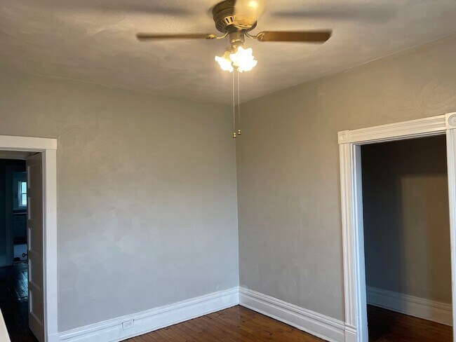 Building Photo - Beautiful, Sparkling New Kitchen - 4 Bedro...