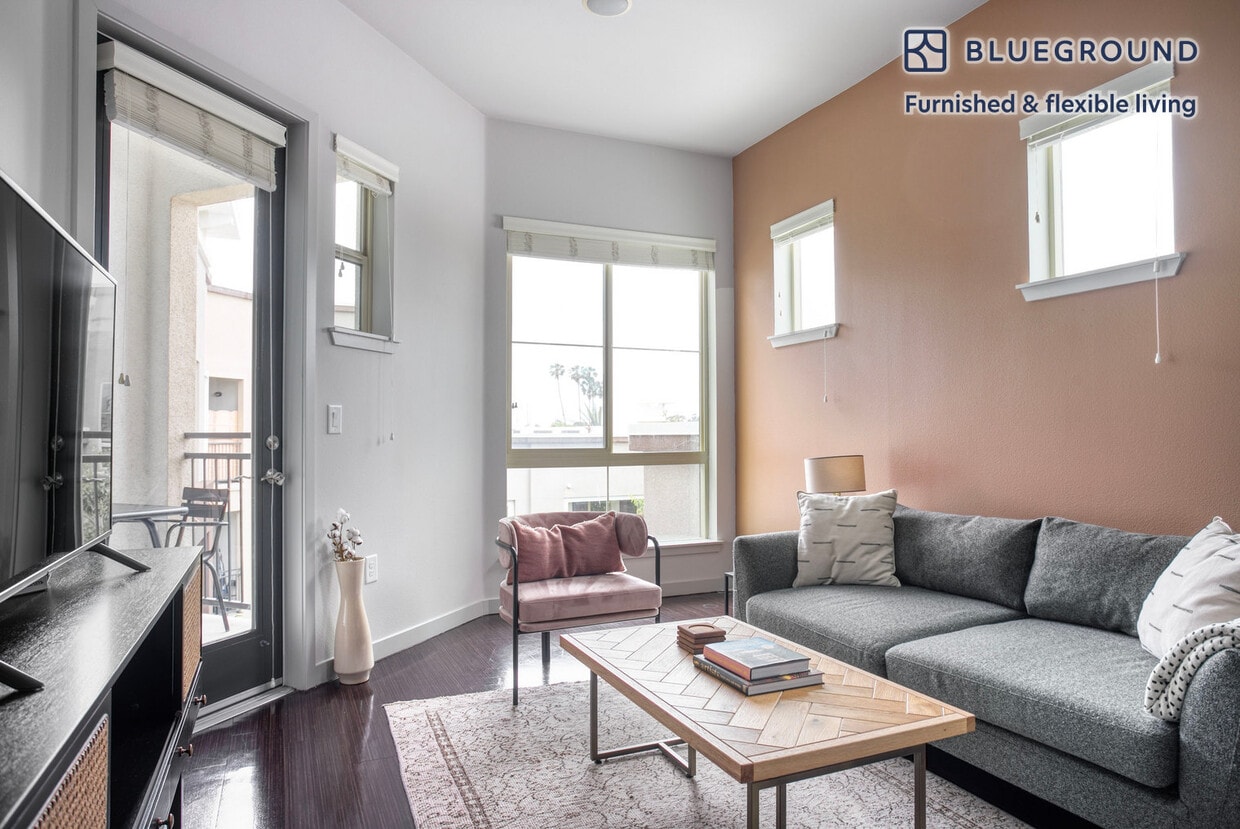 5550 Grosvenor Blvd Unit FL3ID1069, Los Angeles, CA 90066 Room for