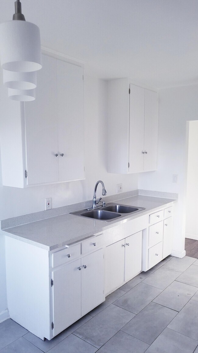 Cocina - 3213 Bartdon Ave