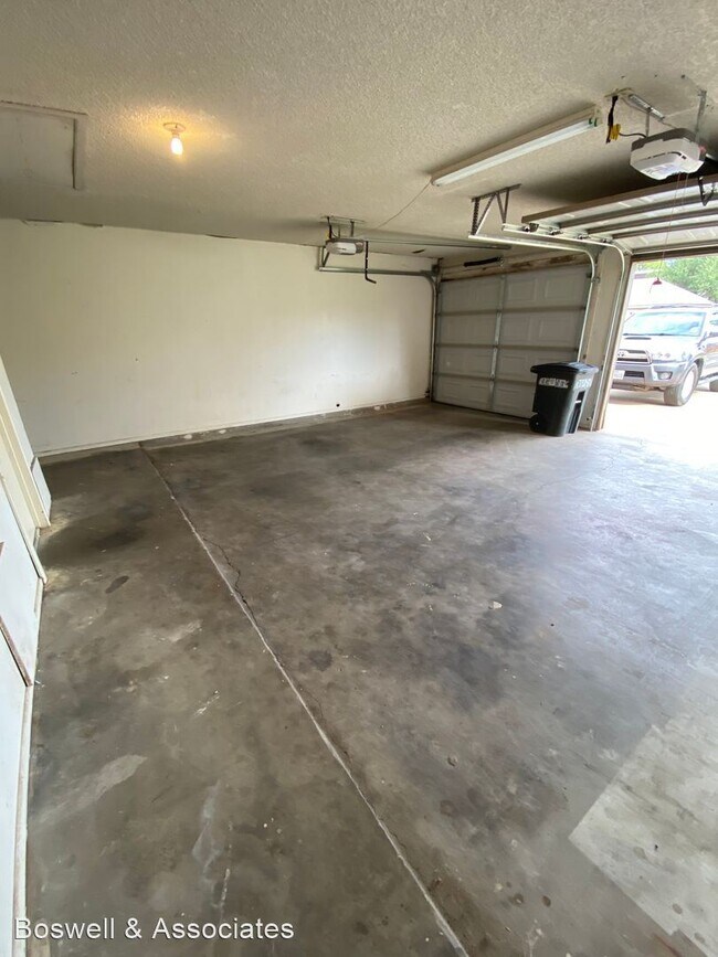 Building Photo - 3 br, 2 bath House - 4702 W. Dengar Ave.
