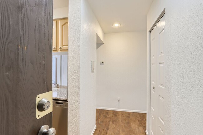 Building Photo - Charming 2-Bed, 1.5-Bath Home in Denver | Updated & Move-In Ready