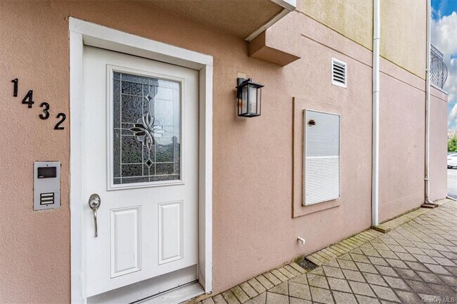Foto del edificio - 1432 Outlook Ave