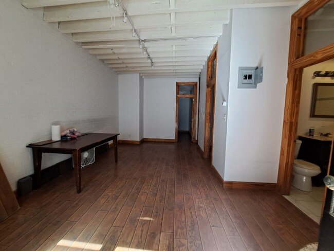 Building Photo - 181 Troutman St