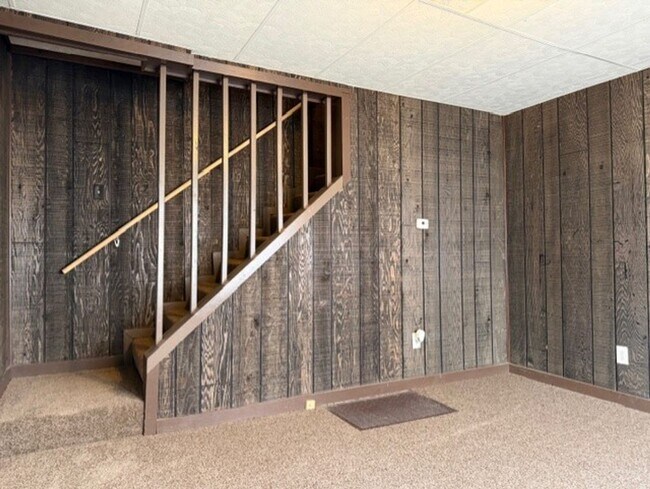 Building Photo - 1961-1963-1963 Kenton St