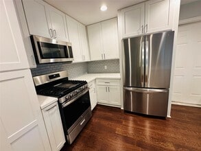 Building Photo - 9758 Cedardale Dr