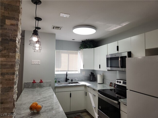 Foto del edificio - 5045 Spencer St