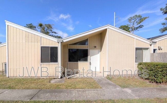 Building Photo - 8121 San Jose Manor Dr E