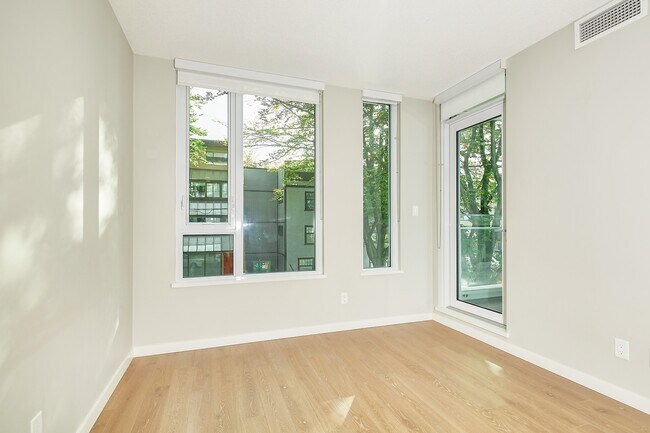 Building Photo - 205-2888 Cambie