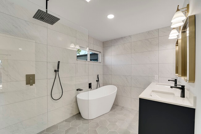 Building Photo - 1502 Coolidge St