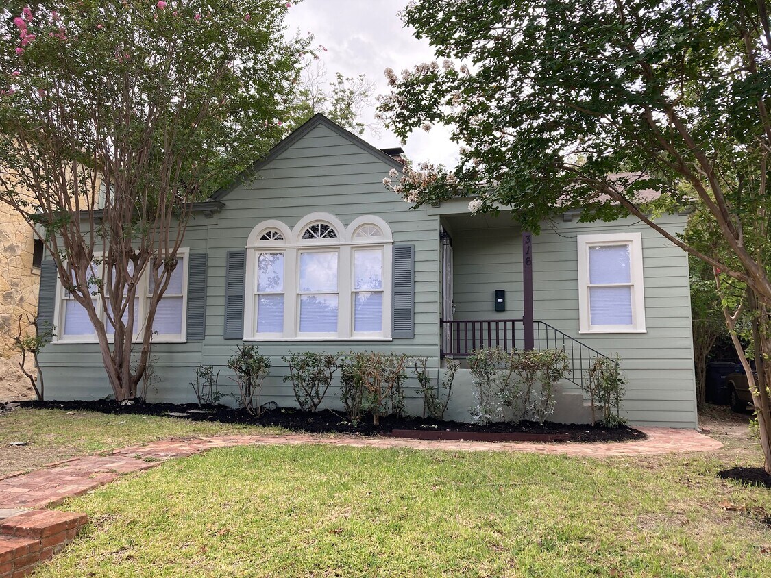 316 E Lullwood Ave, San Antonio, TX 78212 House Rental in San Antonio