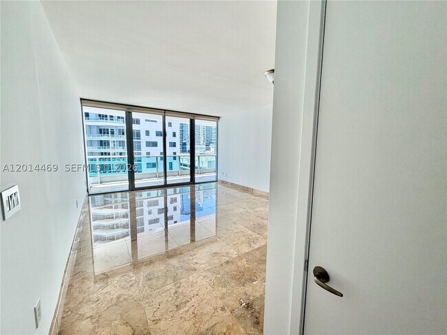 Foto del edificio - 1331 Brickell Bay Dr