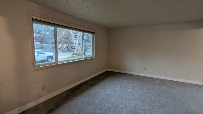 Foto del edificio - 14616 NE Coast Pine Ct