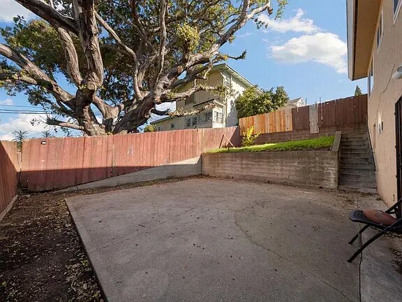 Foto del edificio - 2946 E 29th St