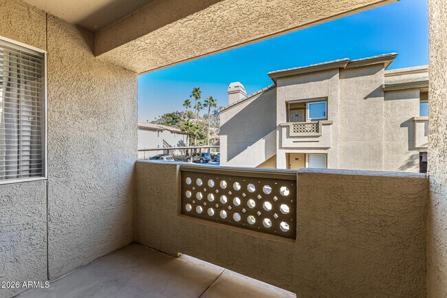 Foto del edificio - 1880 E Morten Ave