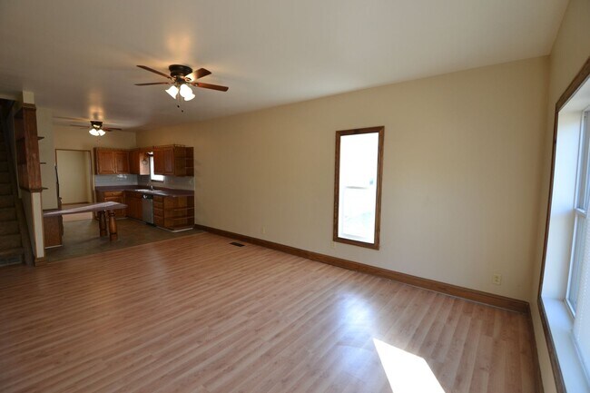 Foto del edificio - Remodeled 3-bedroom, open floor plan, Newe...