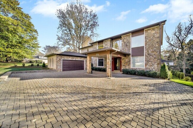 Foto del edificio - 2011 Sharon Ave