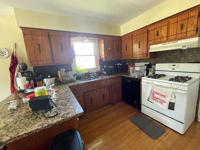 Foto del edificio - 2952 N Dawson Ave