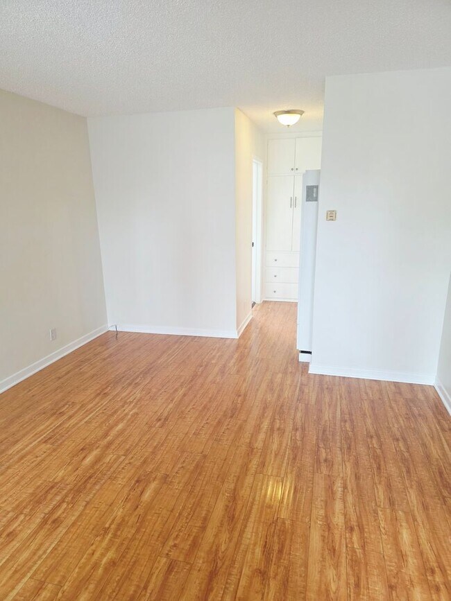 Foto del edificio - 1056 Linden Ave