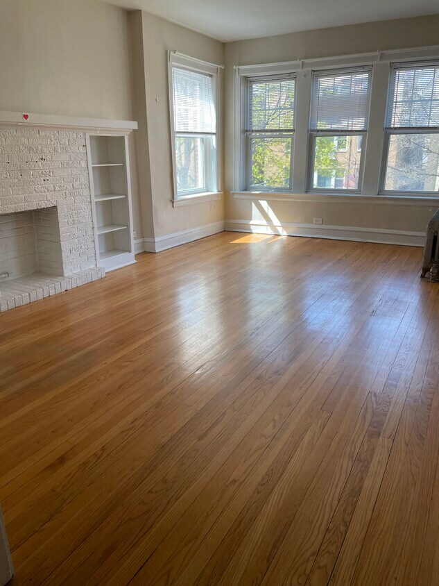 Living room - 806 Seward St