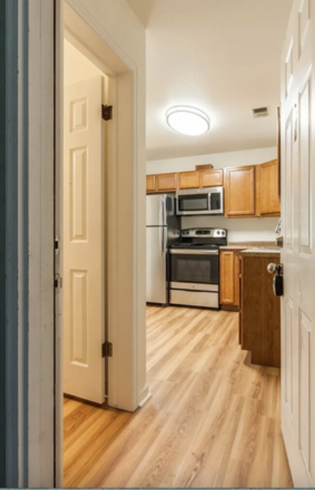 Foto del edificio - Spring 2025 Sublease w/Option to Renew!!