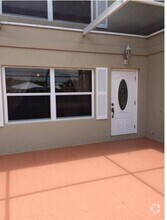 Building Photo - 2813 SW Lakemont Pl