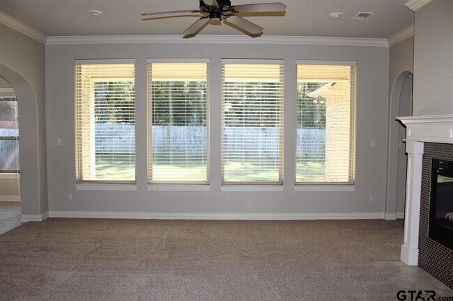 Foto del edificio - 1716 Whetstone Ln
