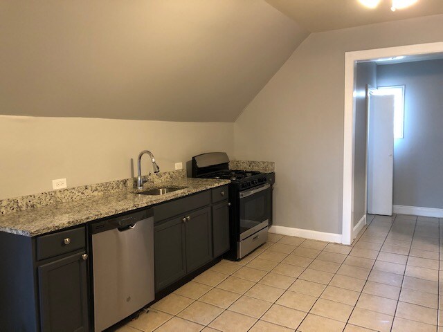 Photo - 1415 E 75th St (Chicago, IL)