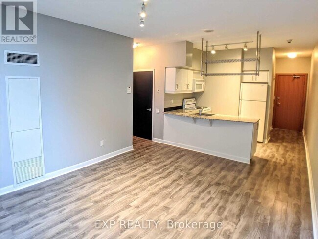 Building Photo - 33 Sheppard Ave E