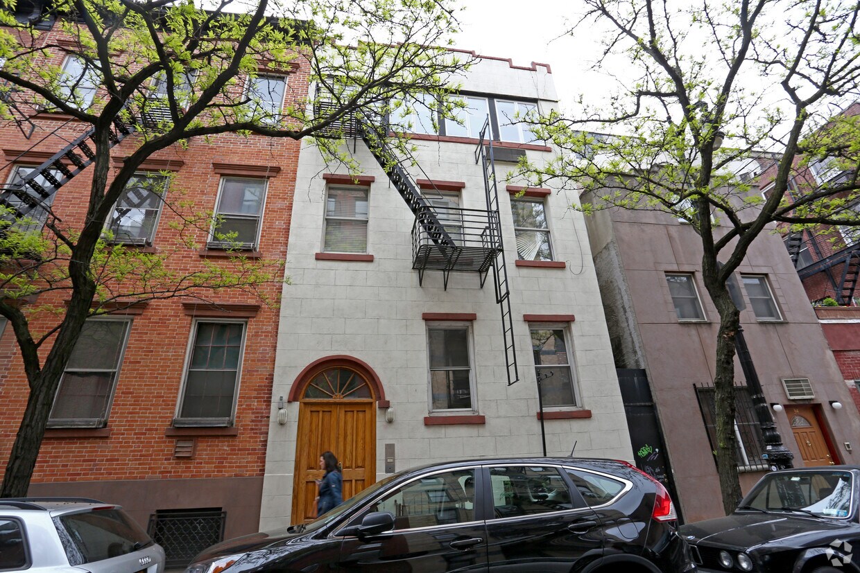 Primary Photo - 36 Bedford St