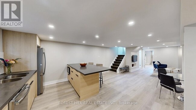 Building Photo - 41 Lesmar Dr