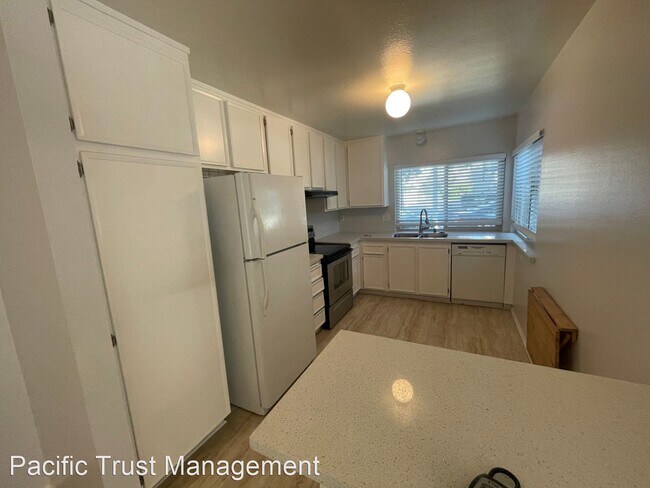 Building Photo - 2 br, 1 bath House - 1779 N. Cedar Glen #A