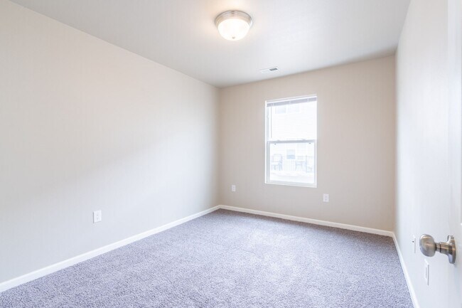 Foto del edificio - Huge, Open Floor Plan Townhome for RENT at Johnston Common Brownstones!