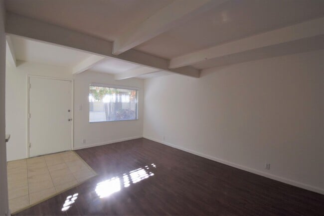 Foto del edificio - 6125 Whitsett Ave