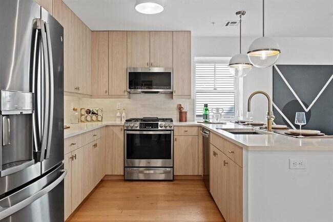 Building Photo - 525 Ave E