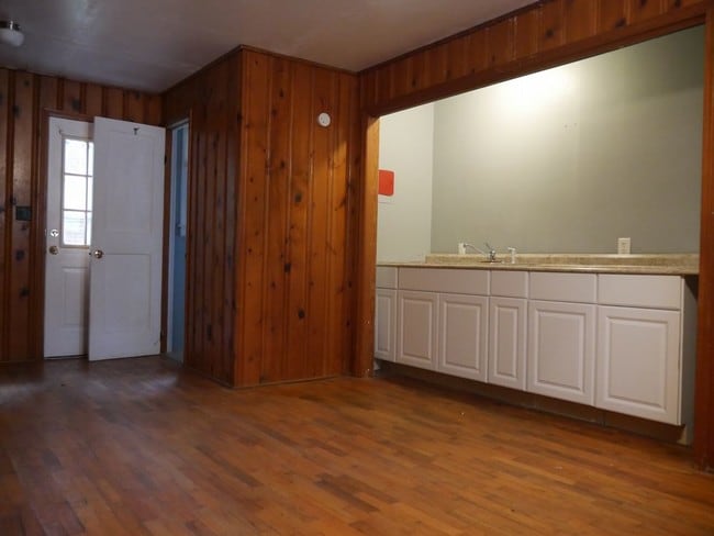 Building Photo - 121 Howell Rd unit B