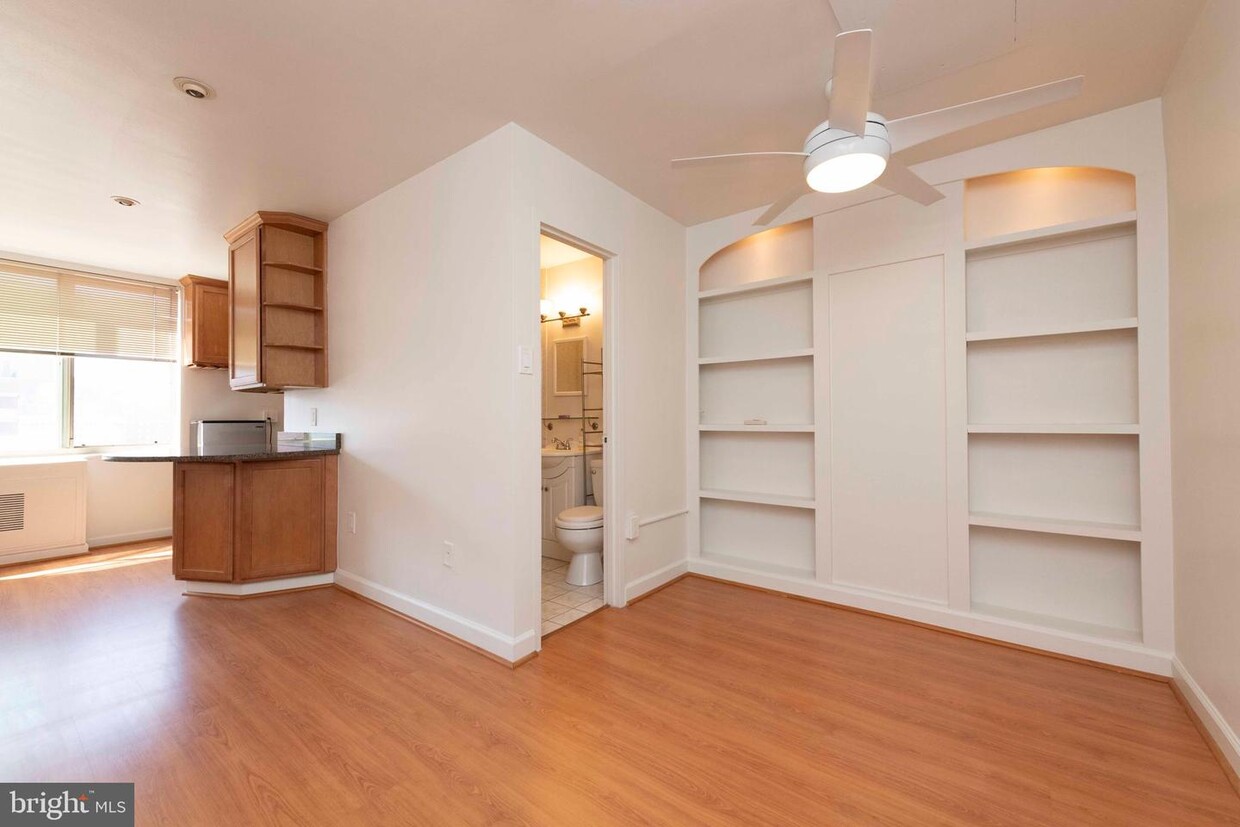 Foto principal - 1121 Arlington Blvd