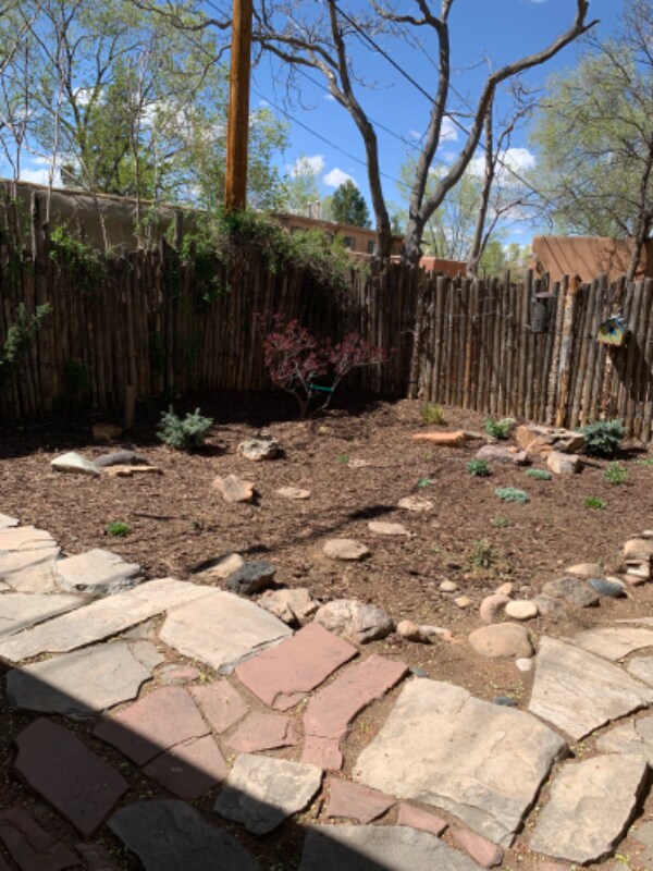 Building Photo - 929 Acequia Madre